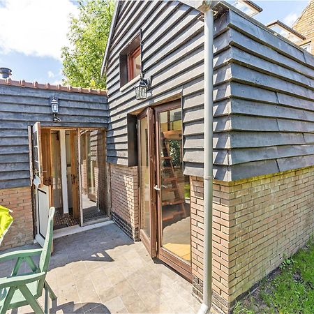 Snug Holiday Home In Nieuwvliet Exterior photo