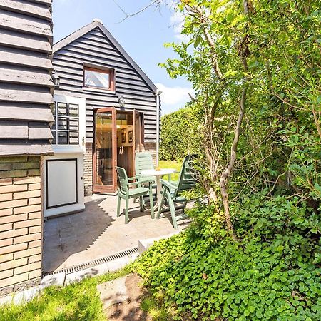 Snug Holiday Home In Nieuwvliet Exterior photo